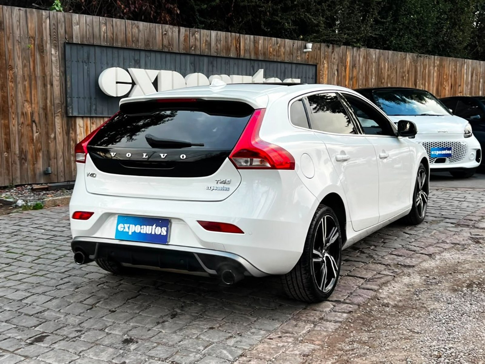 Volvo V40 T4 2.0 R-DESING 2018 - Imagen 6 de 10