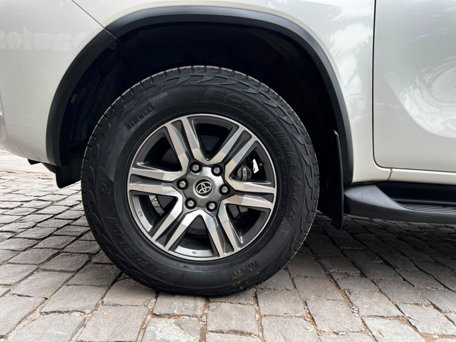 TOYOTA FORTUNER SR5 4X2 AT 2.7 2022 - Imagen 10 de 10