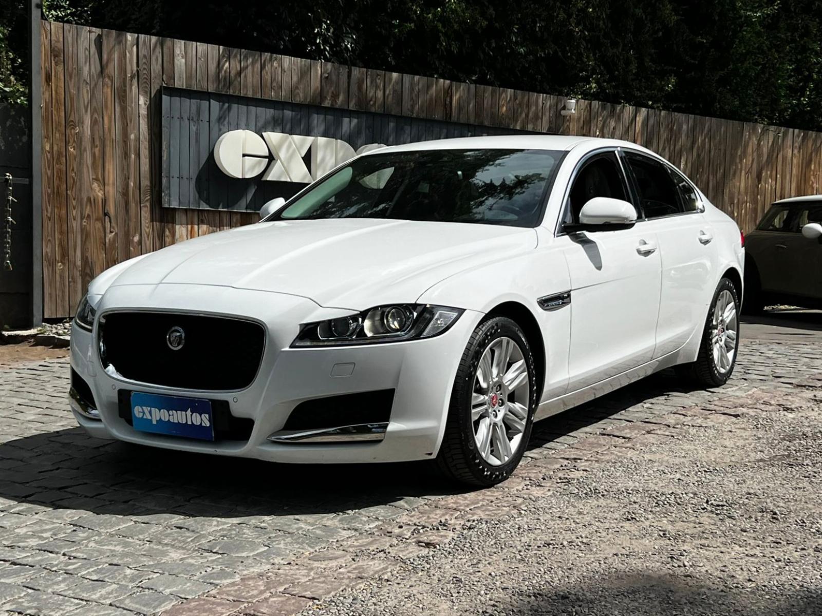 Jaguar XF 25T PURE 2.0 2016 - Foto 2 de 10