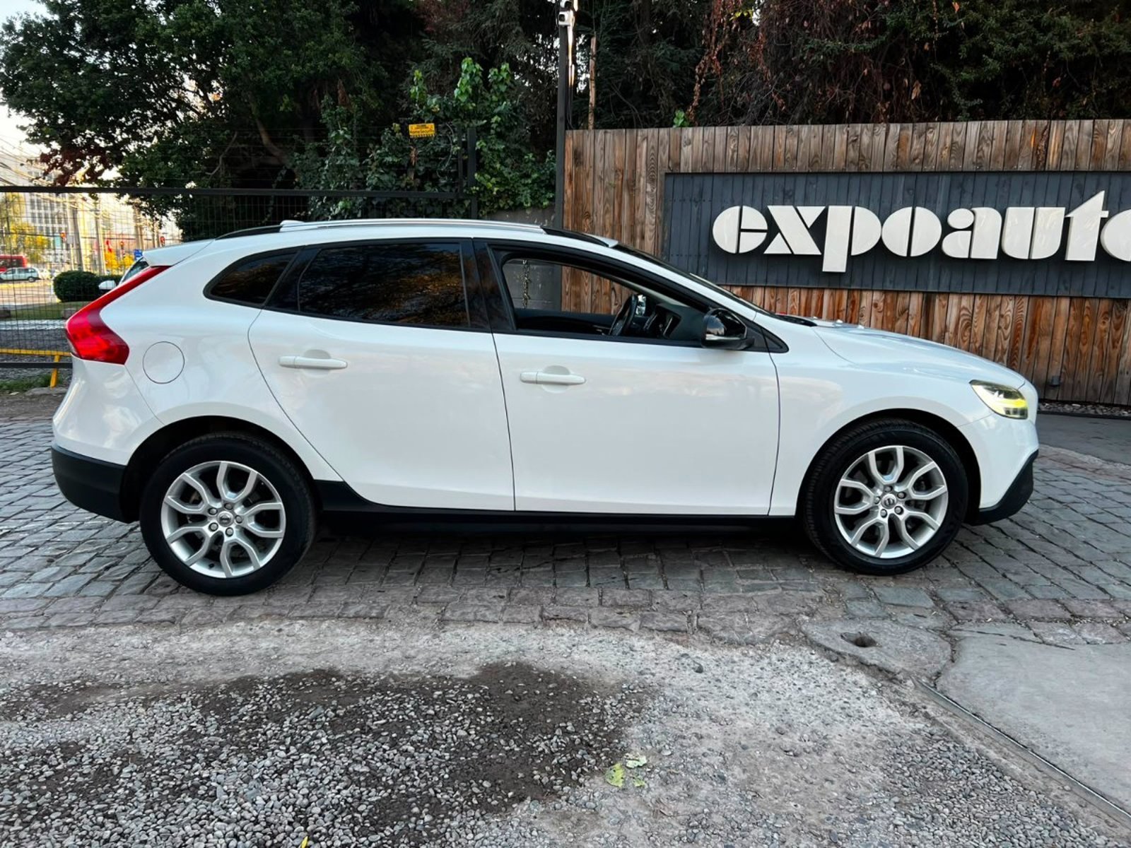 VOLVO V40 CROSS COUNTRY D2 2019 - Imagen 6 de 9
