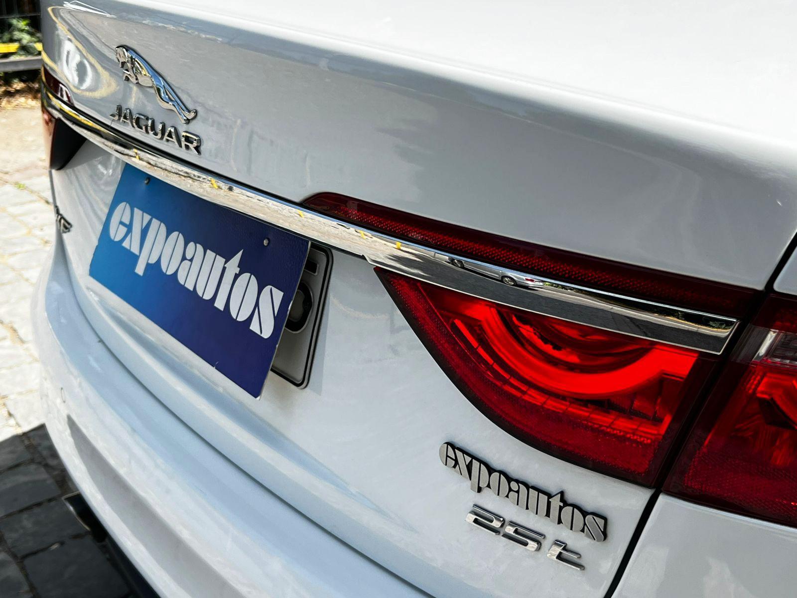 Jaguar XF 25T PURE 2.0 2016 - Imagen 8 de 10