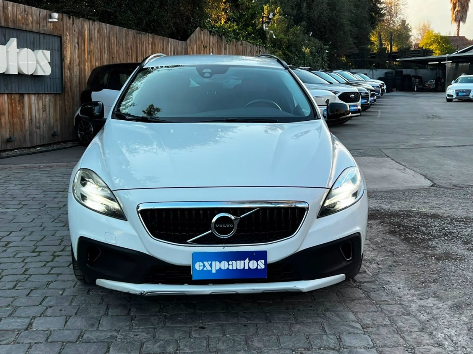 Volvo V40 CROSS COUNTRY D2 2019 - Foto 2 de 10