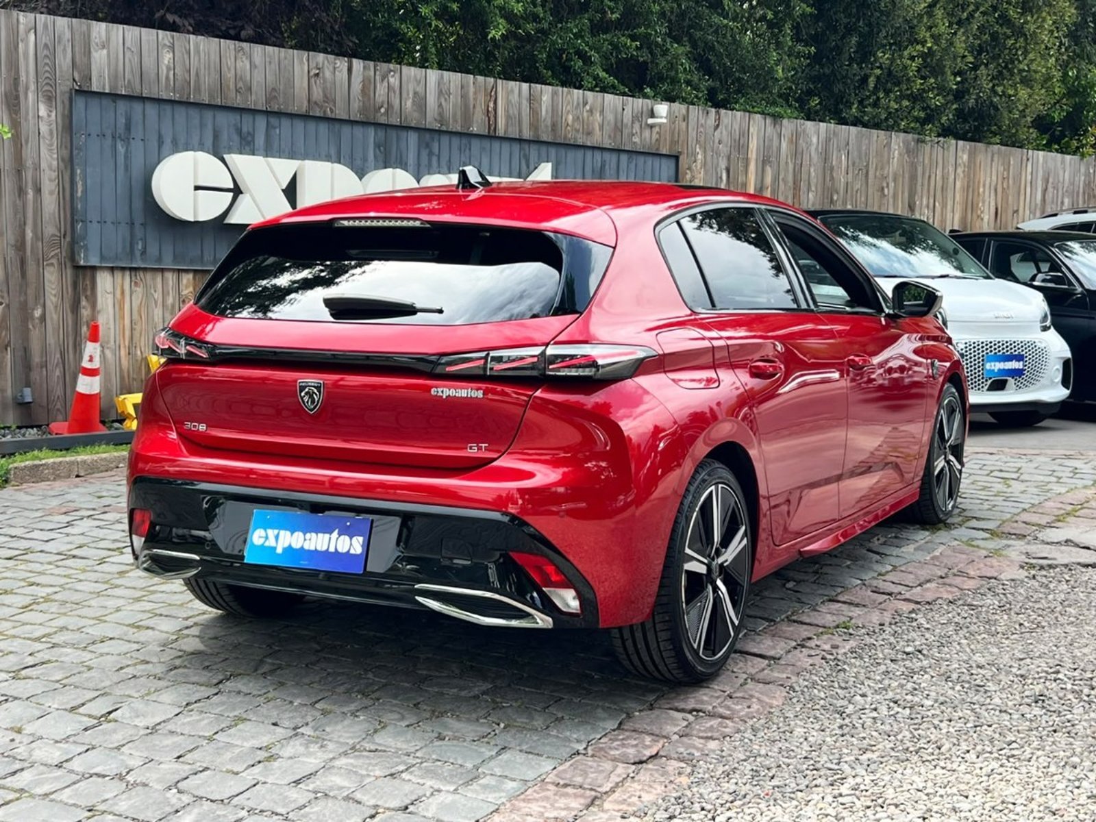 Peugeot 308 1.2 GT AT 2025 - Foto 4 de 9