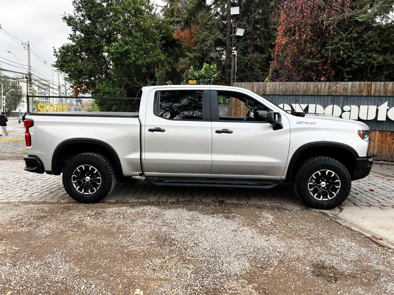 Chevrolet SILVERADO ZR2 6.2 2023 - Imagen 7 de 10