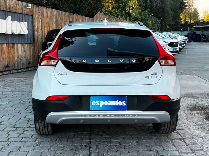 Volvo V40 CROSS COUNTRY D2 2019 - Imagen 5 de 10