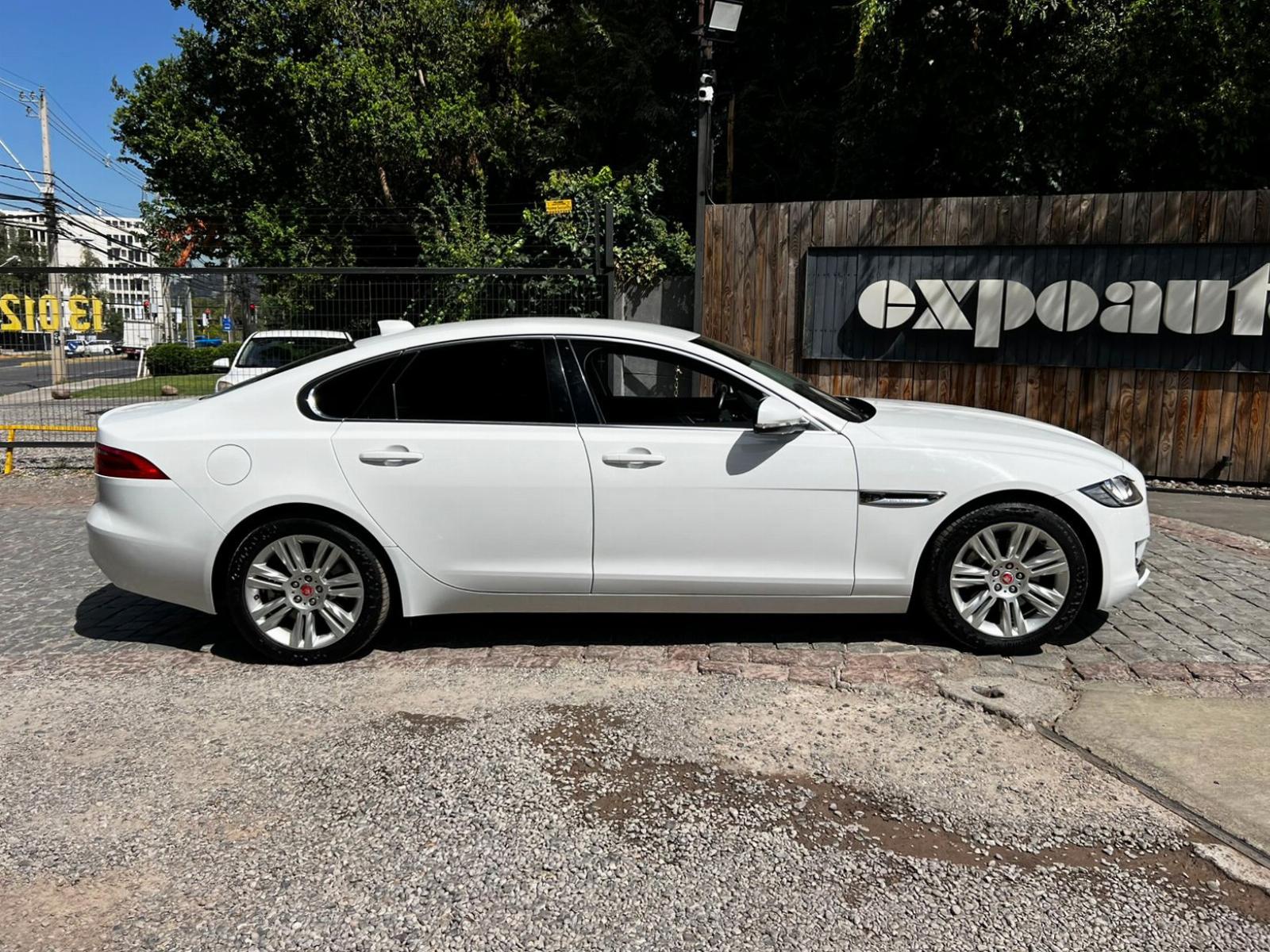 Jaguar XF 25T PURE 2.0 2016 - Imagen 7 de 10