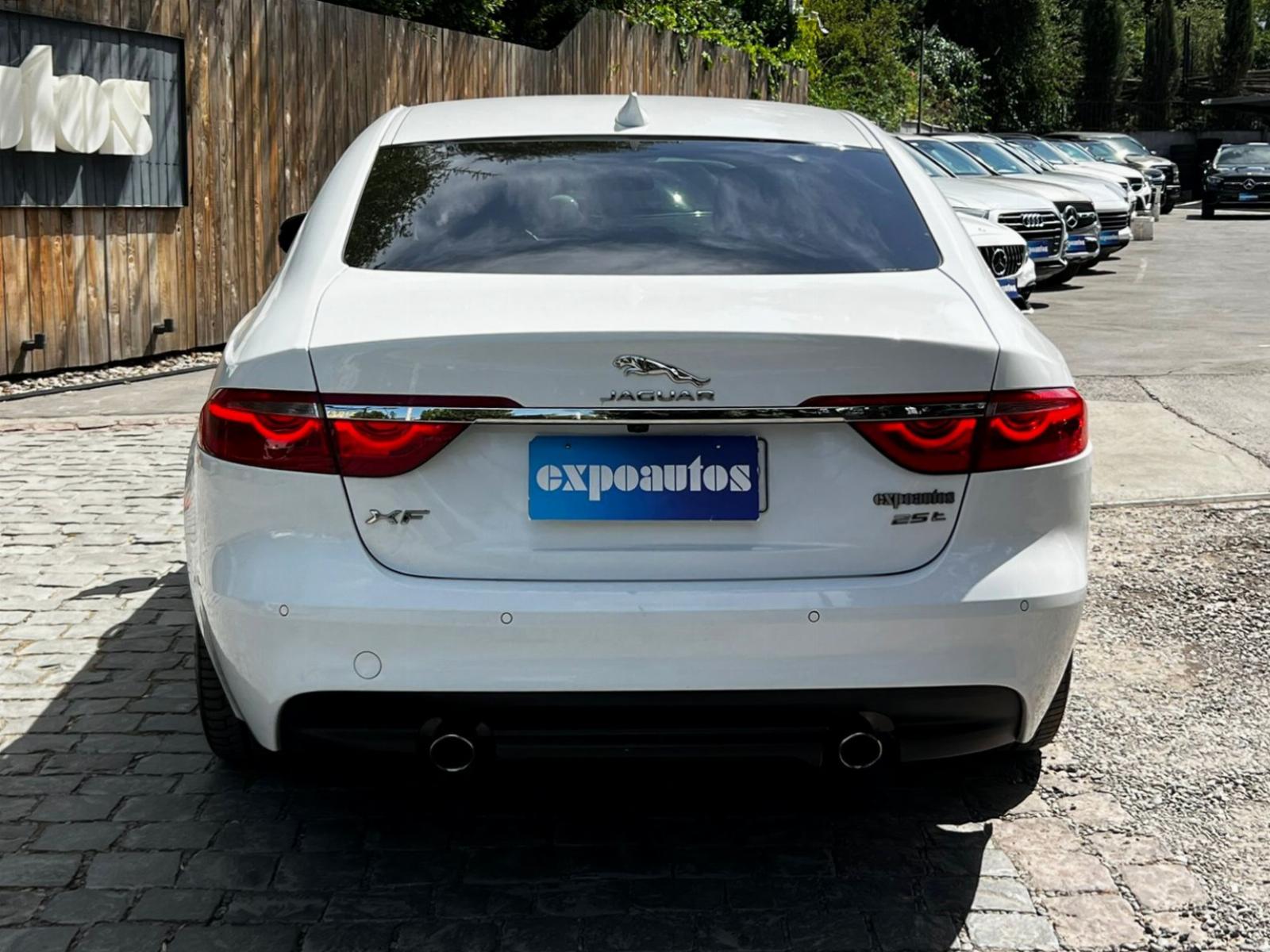 Jaguar XF 25T PURE 2.0 2016 - Foto 5 de 10
