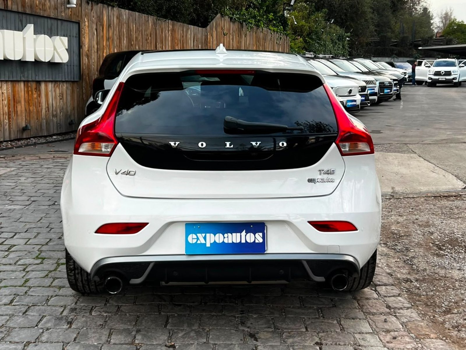 Volvo V40 T4 2.0 R-DESING 2018 - Imagen 5 de 10