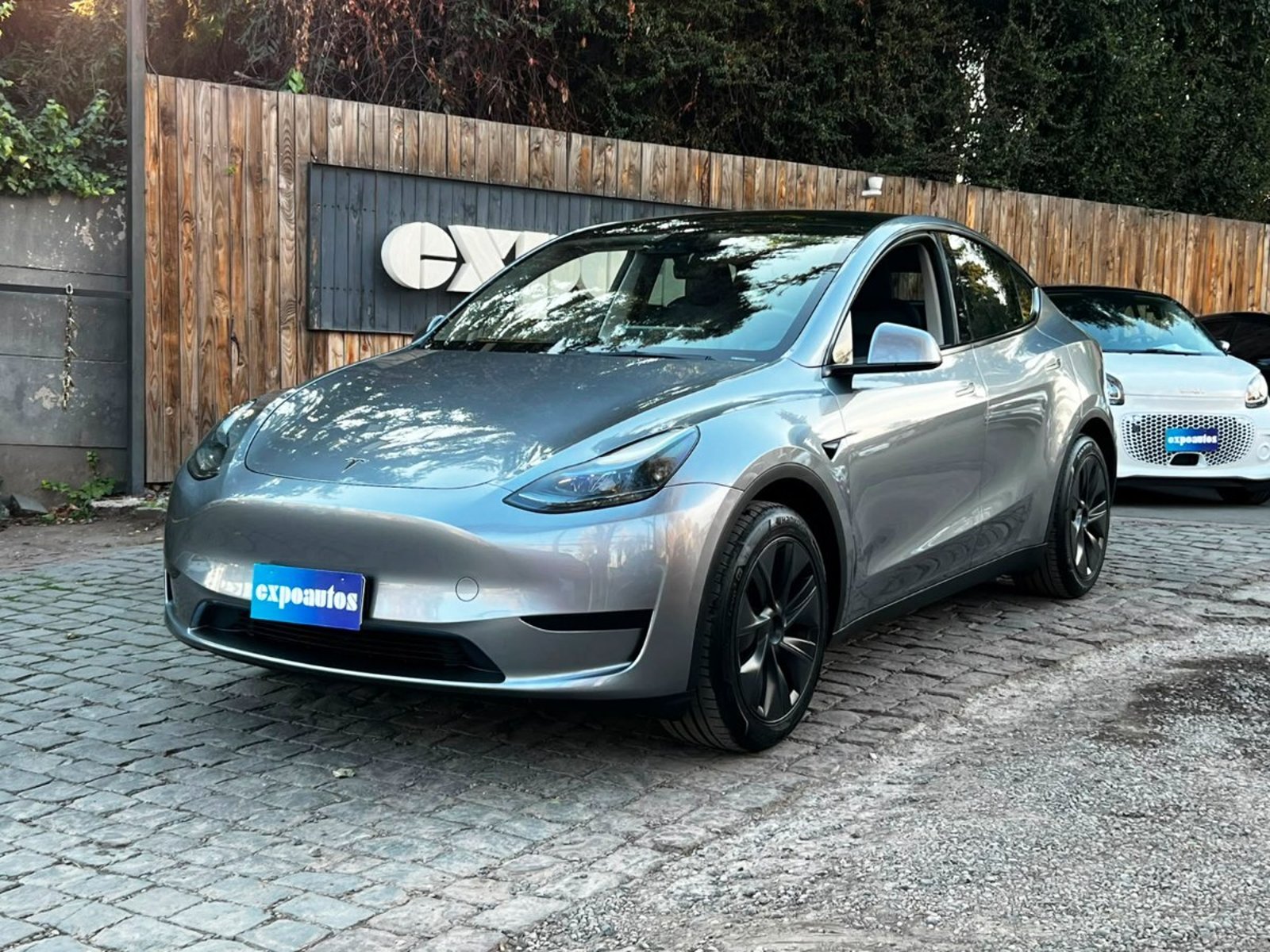 Tesla MODEL Y STANDARD RANGE RWD 2024 - Foto 3 de 10