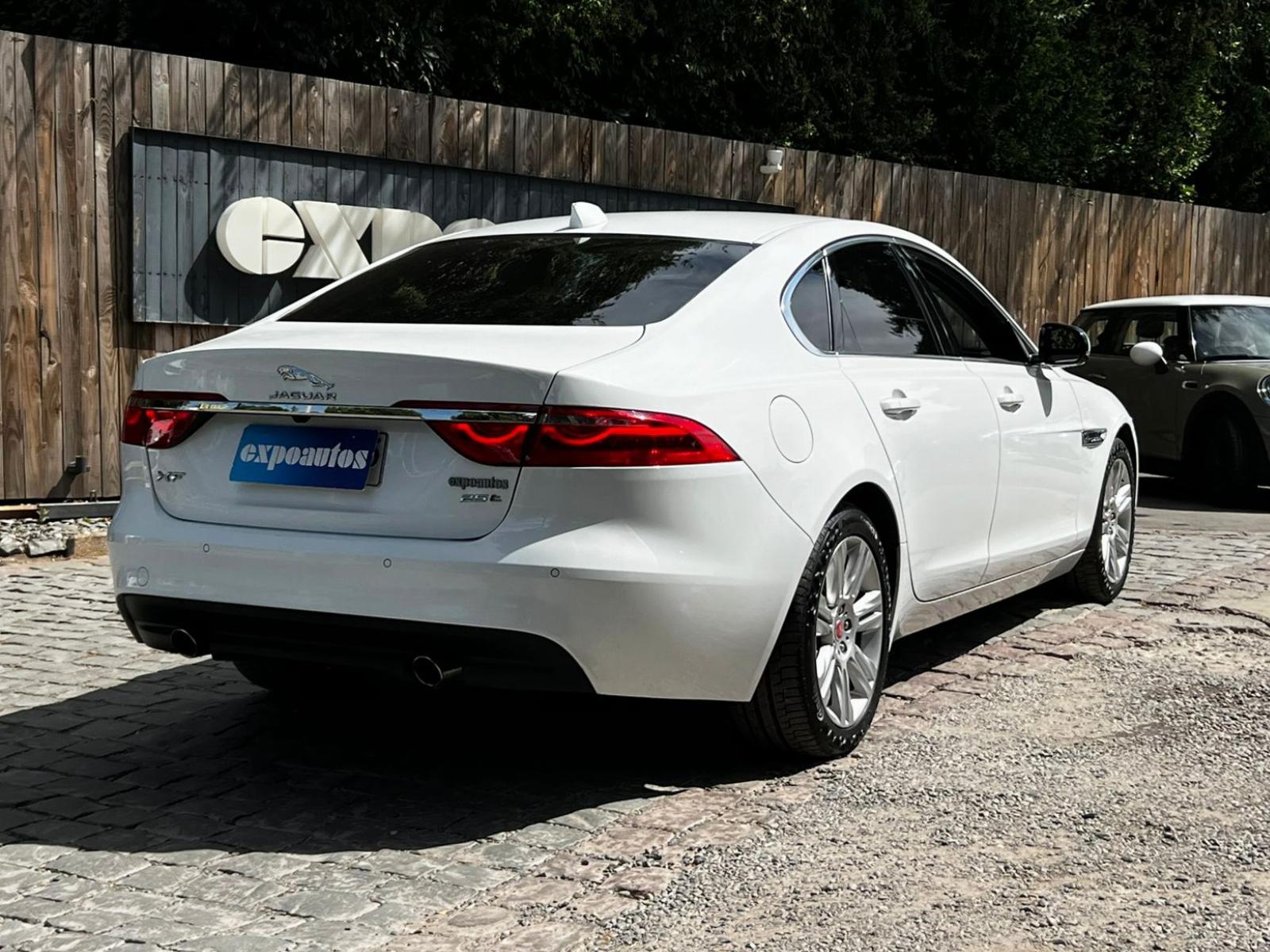 Jaguar XF 25T PURE 2.0 2016 - Imagen 6 de 10