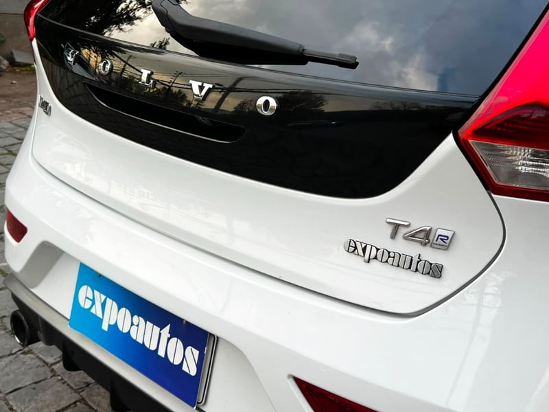 Volvo V40 T4 2.0 R-DESING 2018 - Imagen 8 de 10