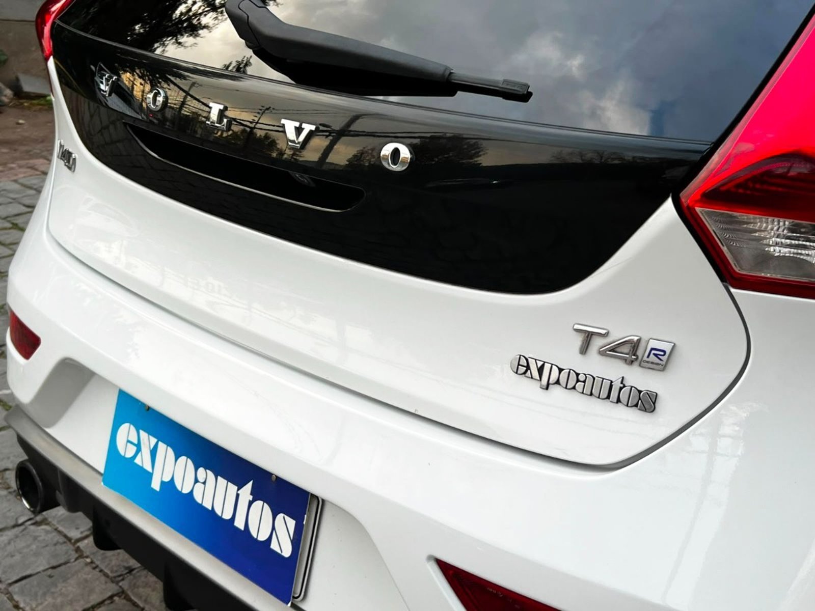 Volvo V40 T4 2.0 R-DESING 2018 - Imagen 8 de 10