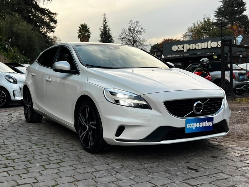 Volvo V40 T4 2.0 R-DESING 2018