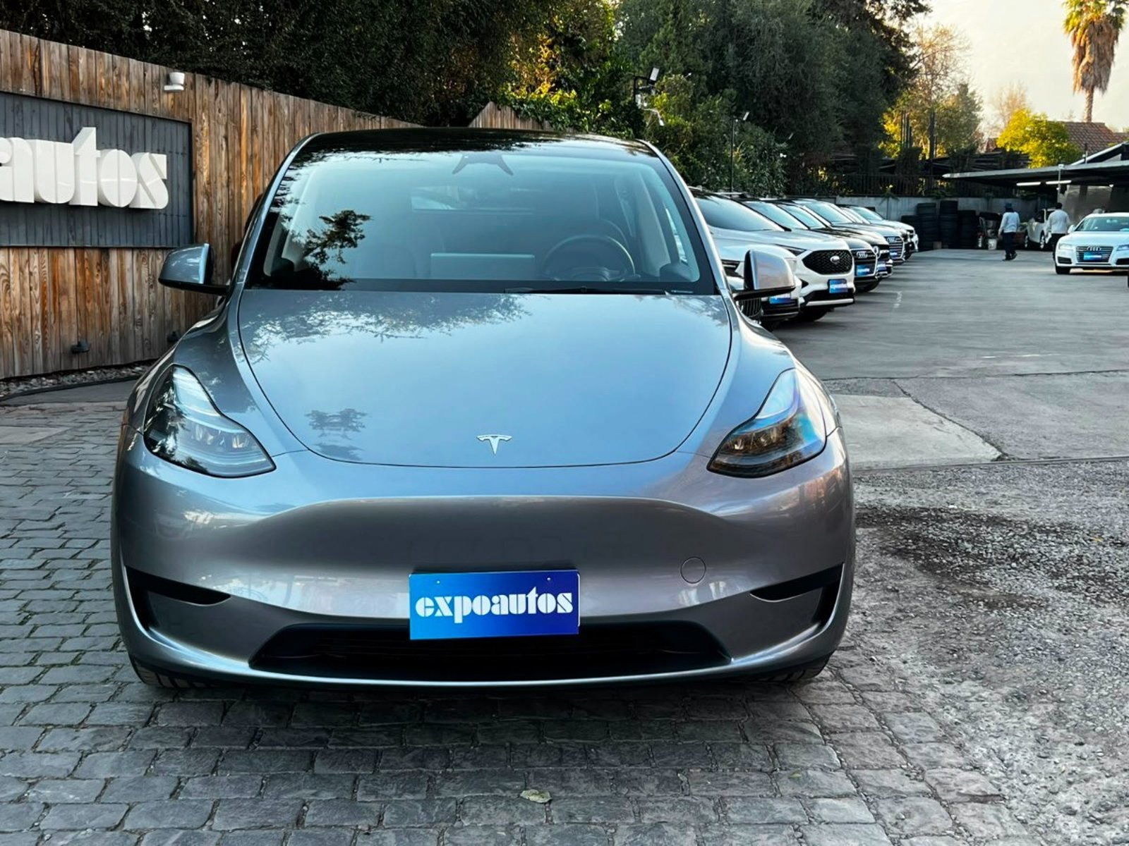 Tesla MODEL Y STANDARD RANGE RWD 2024 - Foto 2 de 10