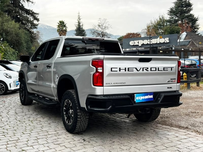 Chevrolet SILVERADO ZR2 6.2 2023 - Imagen 4 de 10