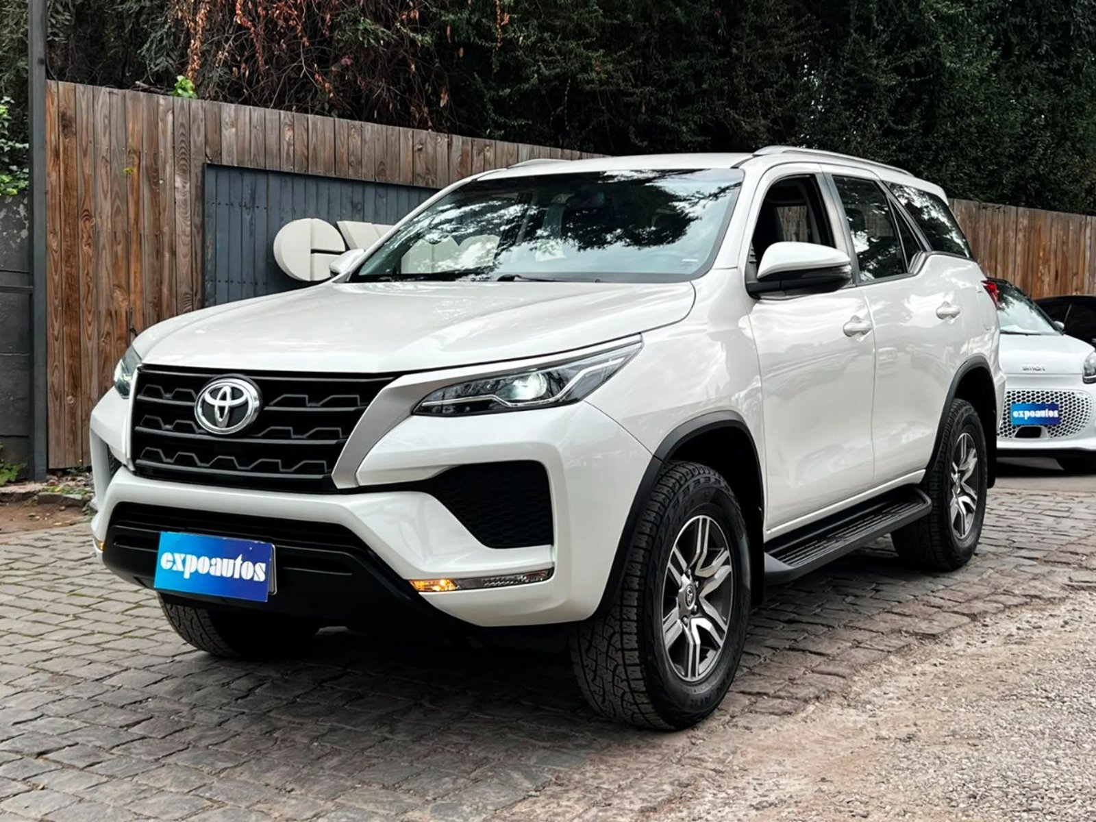 TOYOTA FORTUNER SR5 4X2 AT 2.7 2022 - Foto 3 de 10