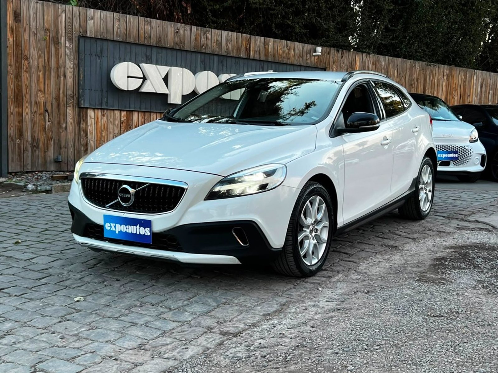 Volvo V40 CROSS COUNTRY D2 2019 - Foto 3 de 10