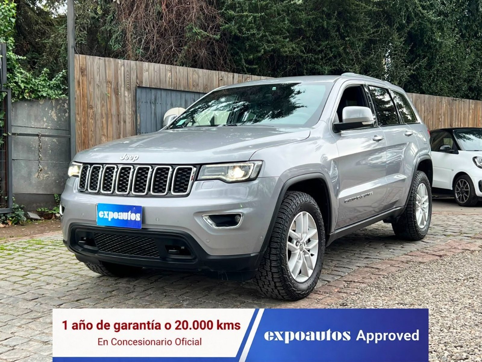 Jeep GRAND CHEROKEE 3.6 LAREDO 4X4 2018 - Imagen 3 de 10