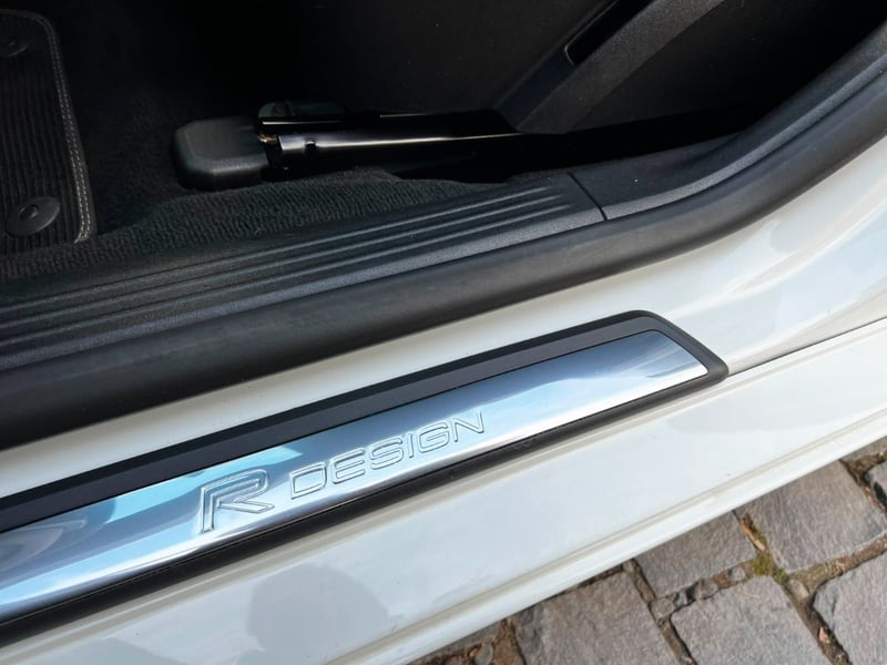 Volvo V40 T4 2.0 R-DESING 2018 - Imagen 9 de 10