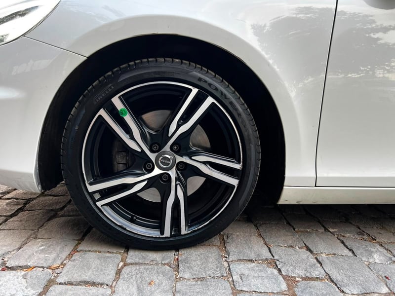 Volvo V40 T4 2.0 R-DESING 2018 - Imagen 10 de 10