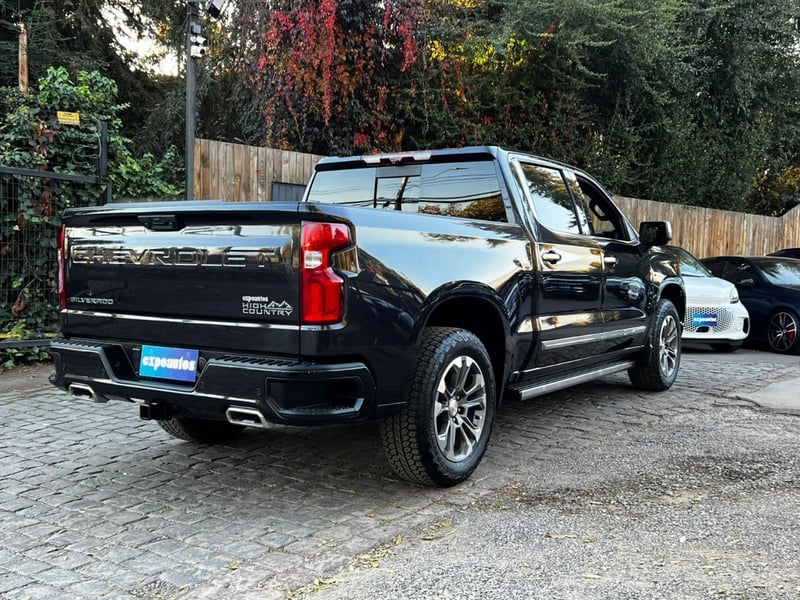 Chevrolet SILVERADO HIGH COUNTRY 3.0 DIESEL 2024 - Imagen 4 de 10