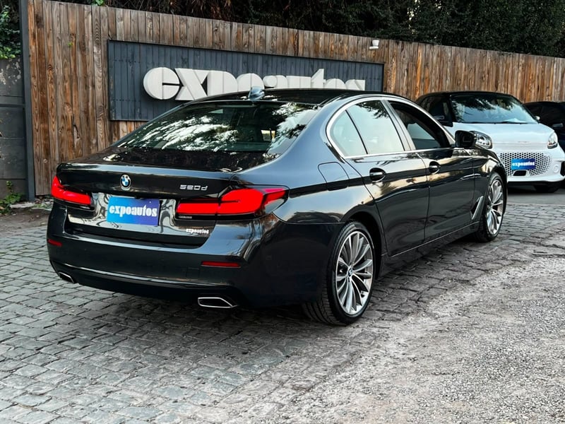 BMW 520 D HERITAGE 2.0 2022 - Imagen 4 de 10