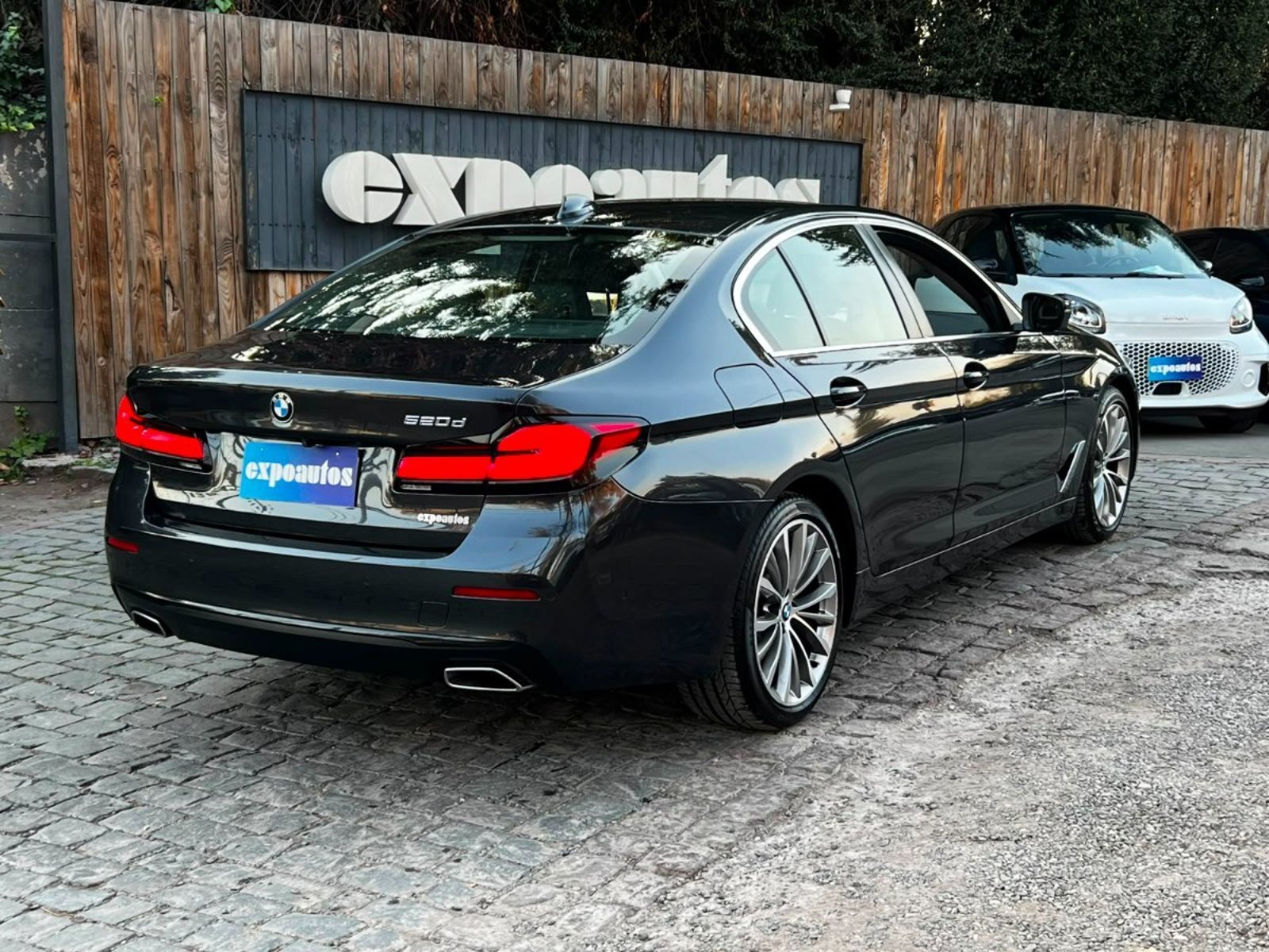 BMW 520 D HERITAGE 2.0 2022 - Foto 4 de 10