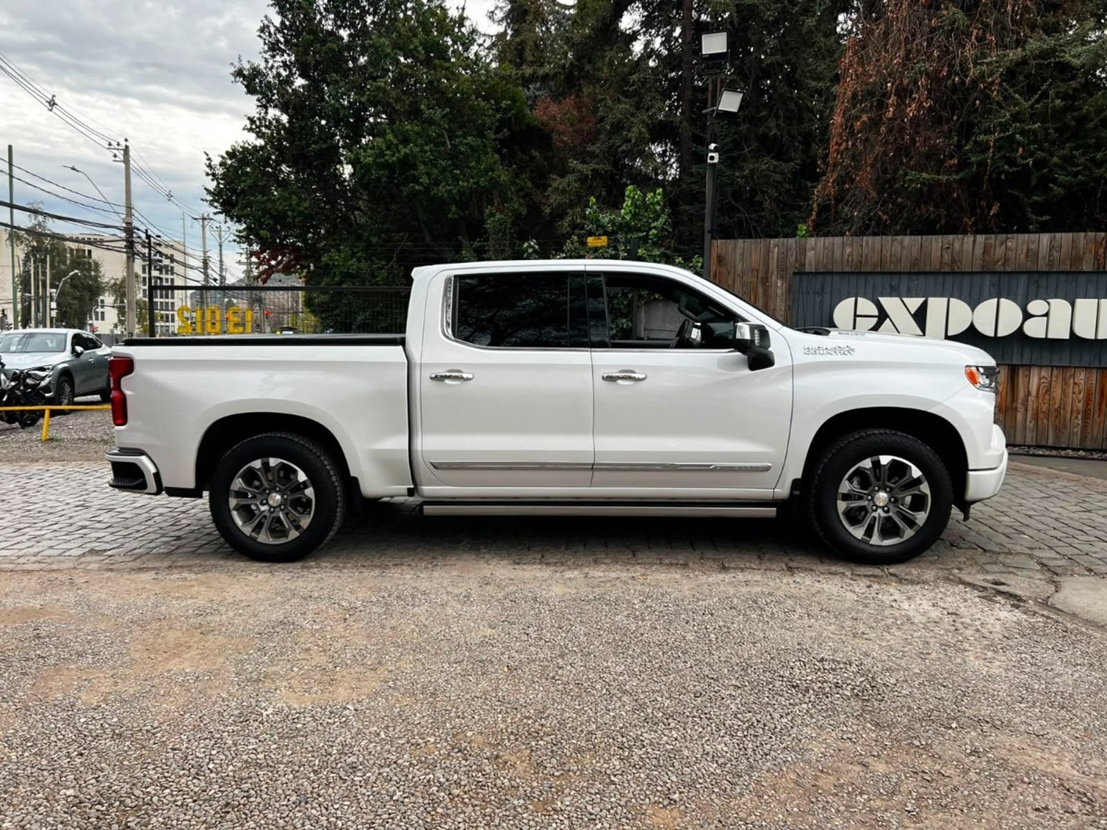 CHEVROLET SILVERADO HIGH COUNTRY 3.0 2023 - Imagen 8 de 10