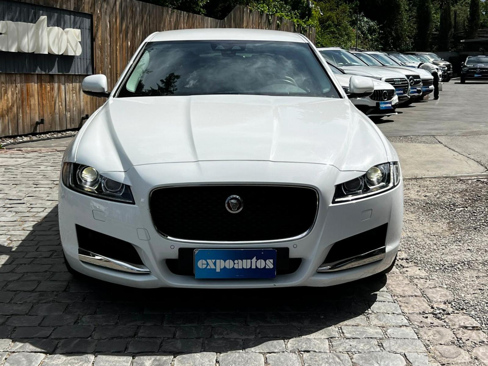 Jaguar XF 25T PURE 2.0 2016 - Foto 3 de 10