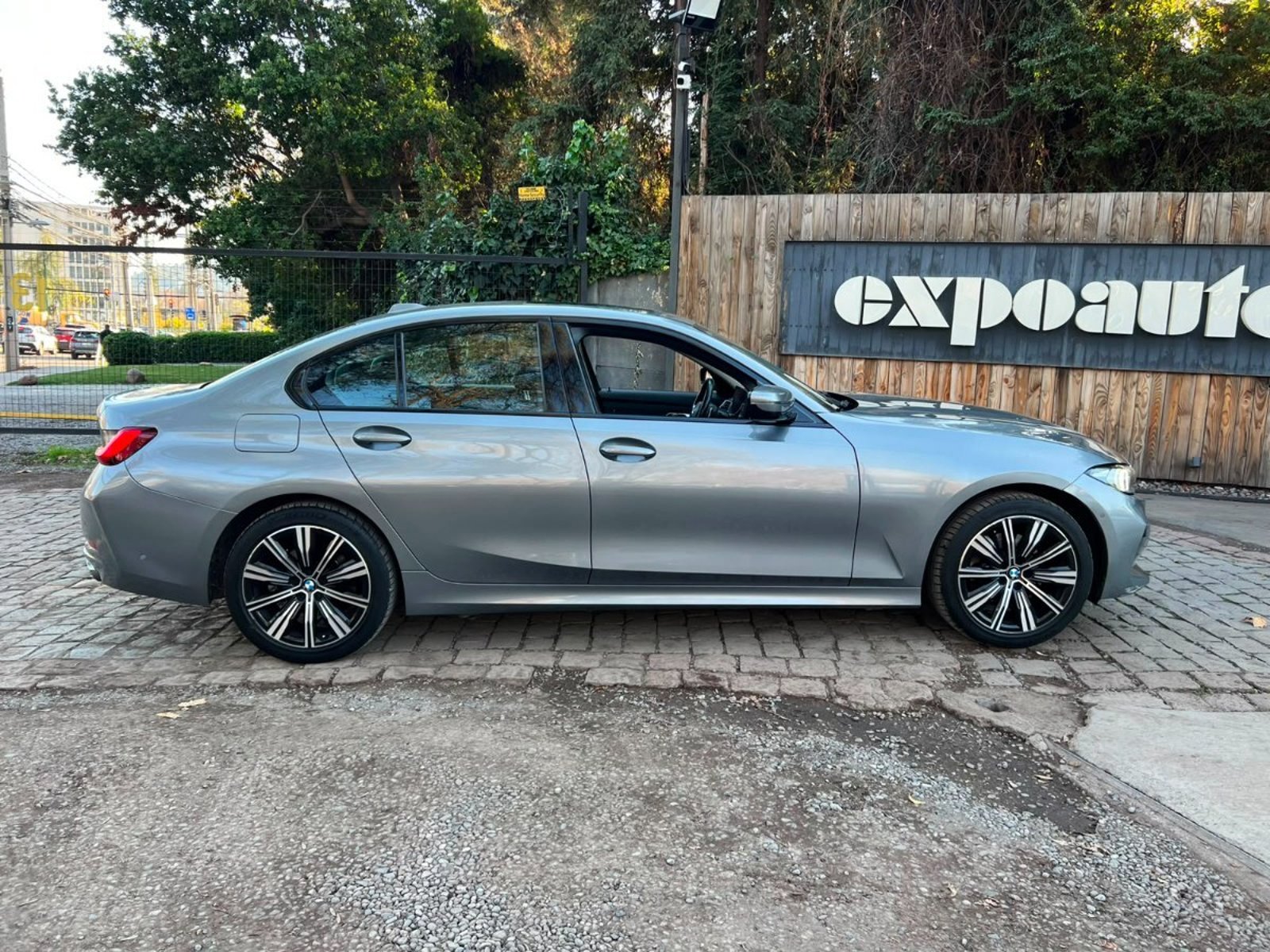 BMW 320 DYNAMIC 2.0 AT 2023 - Imagen 7 de 10