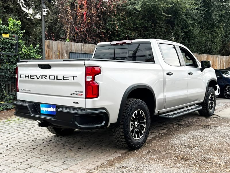 Chevrolet SILVERADO ZR2 6.2 2023 - Imagen 6 de 10