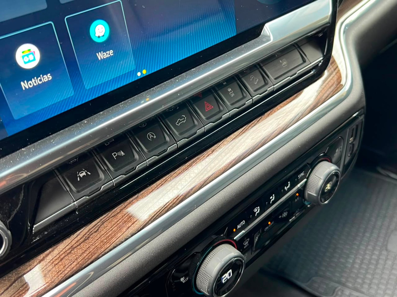 Chevrolet SILVERADO 2024 - Imagen 19 de 20
