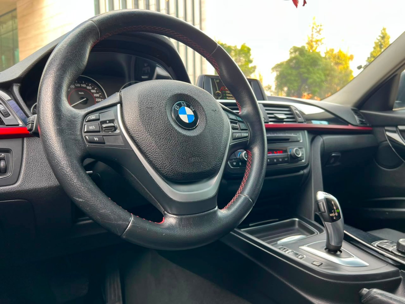 BMW 320 2014 - Imagen 10 de 20
