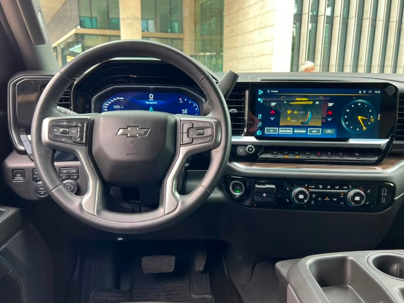 Chevrolet SILVERADO 2024 - Imagen 12 de 20