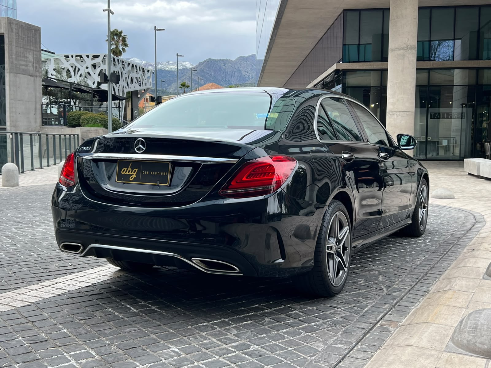 Mercedes-Benz C300 2022 - Foto 4 de 20