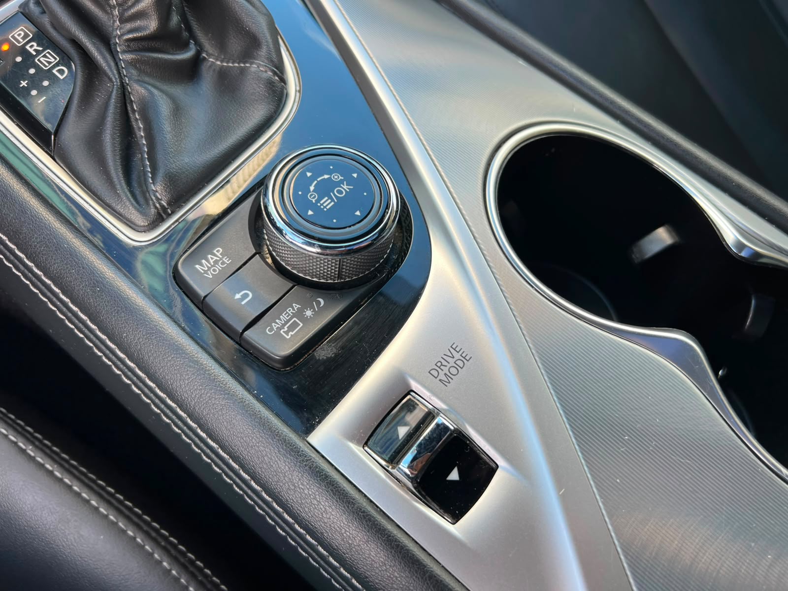 Infiniti Q60 2018 - Imagen 19 de 20