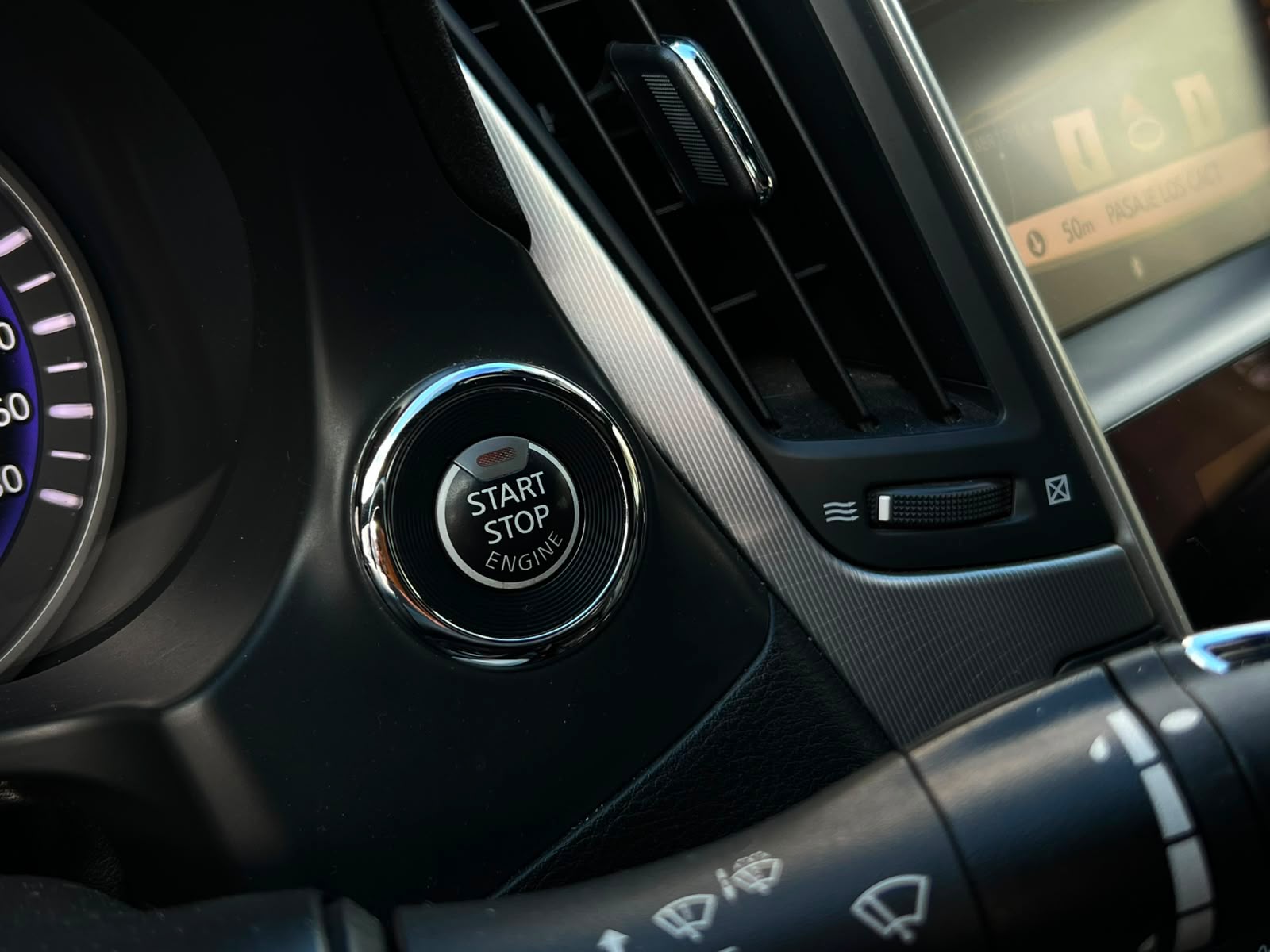 Infiniti Q60 2018 - Imagen 14 de 20
