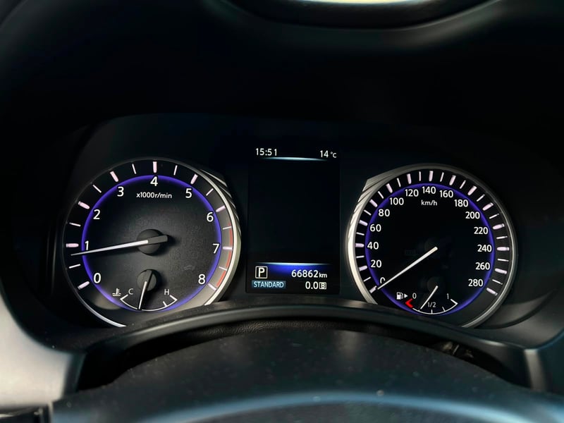 Infiniti Q60 2018 - Imagen 13 de 20