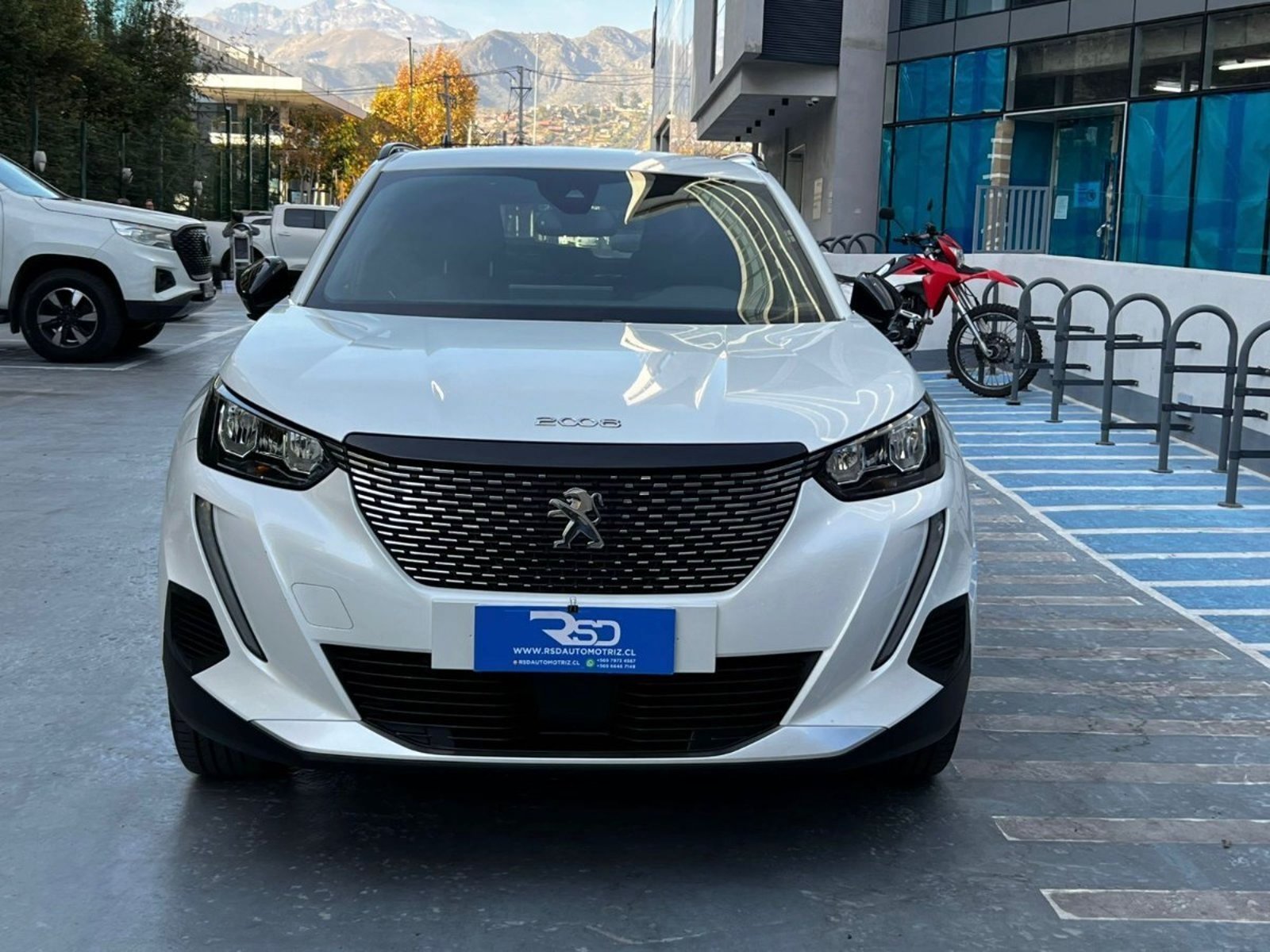 Peugeot 2008 BLUE HDI EAT8 1.5 AT 2023 - Foto 2 de 10