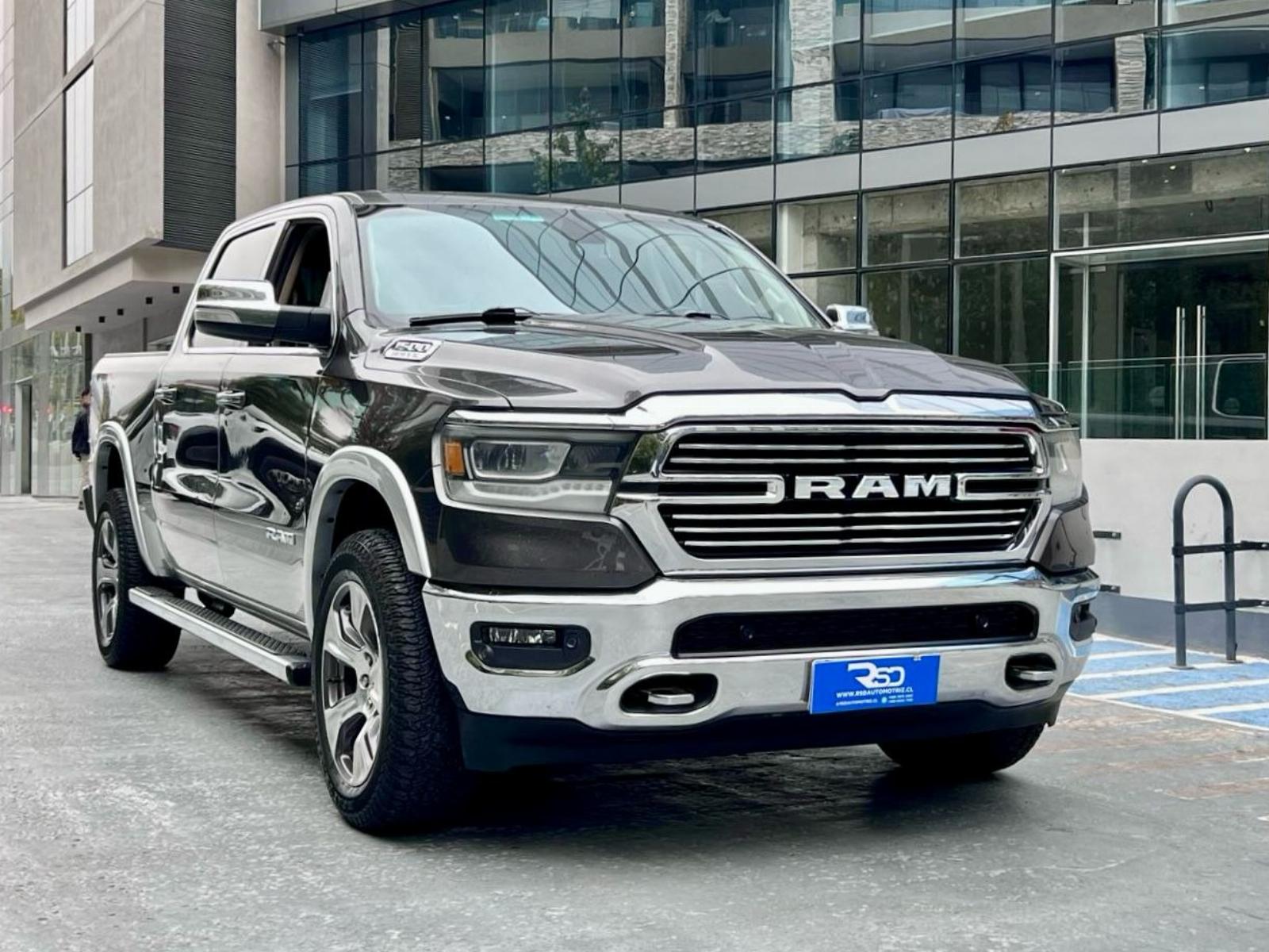 RAM 1500 LARAMIE 5.7 2021 - Foto 3 de 10