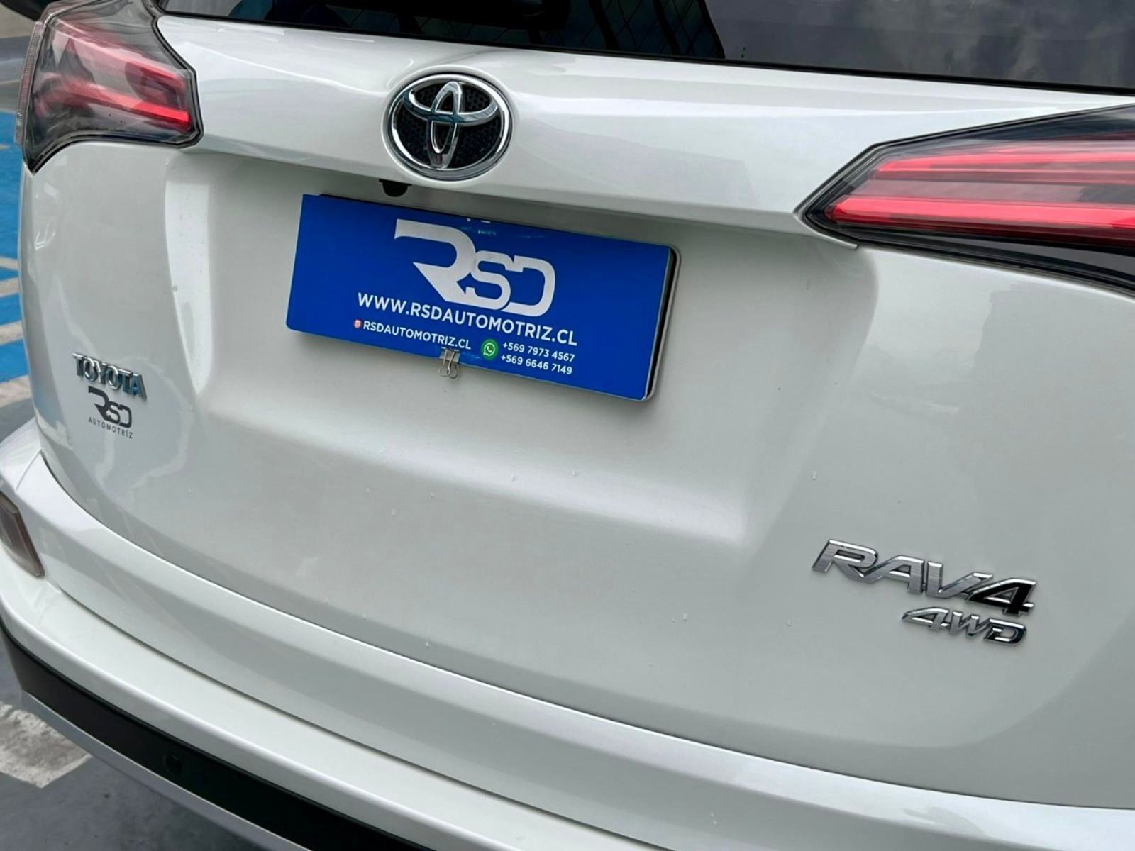 Toyota RAV 4 LIMITED 4X4 AT 2.5 2016 - Imagen 8 de 10