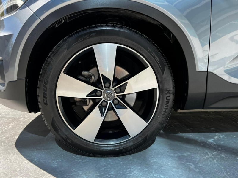 Volvo XC40 MOMENTUM T5 AWD 2.0 2018 - Imagen 8 de 10