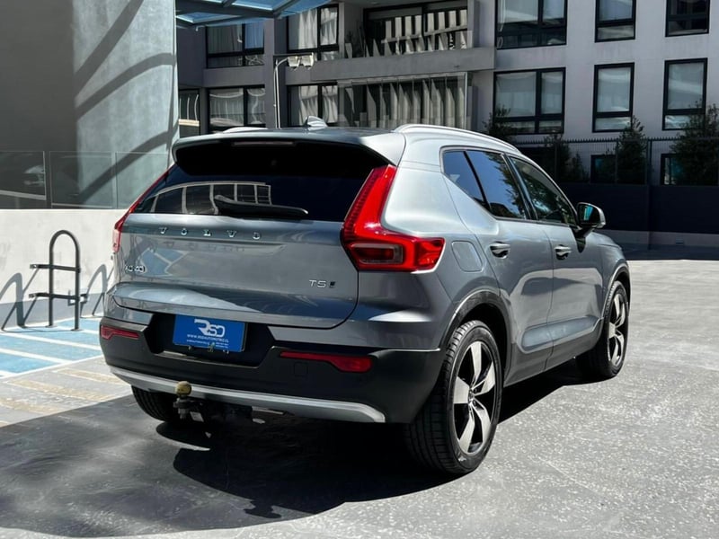 Volvo XC40 MOMENTUM T5 AWD 2.0 2018 - Imagen 4 de 10