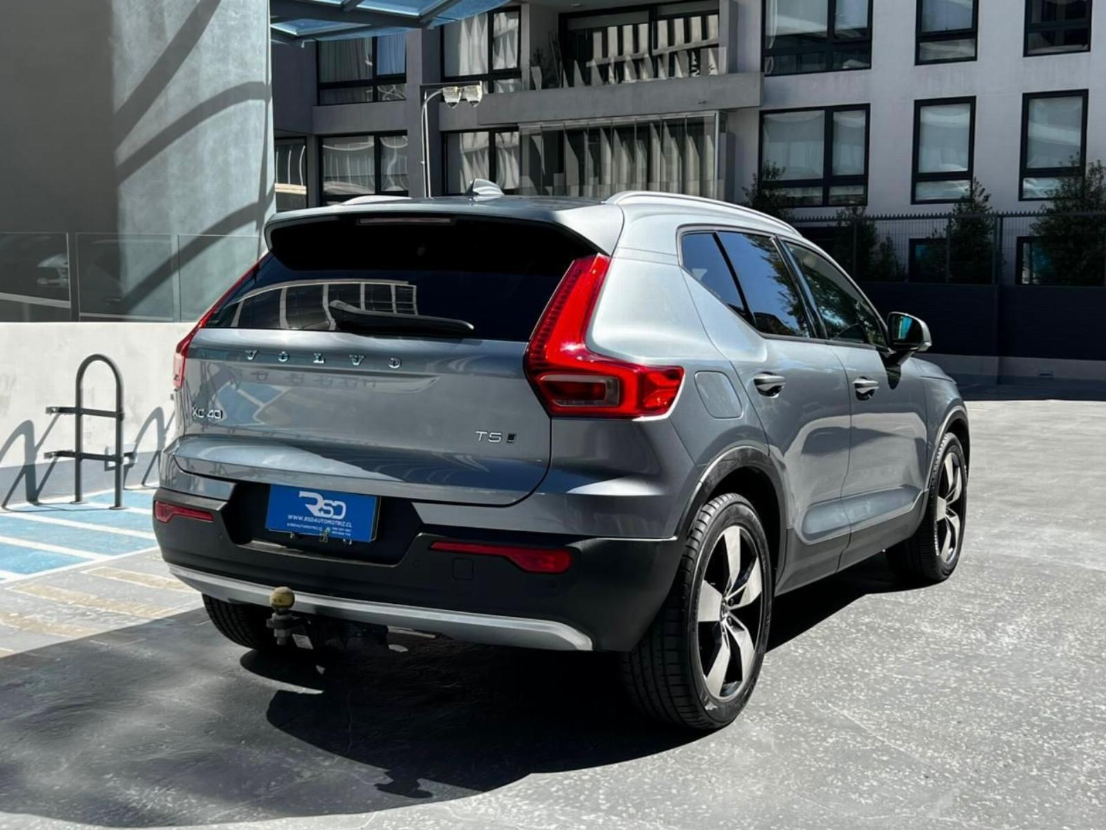Volvo XC40 MOMENTUM T5 AWD 2.0 2018 - Imagen 4 de 10