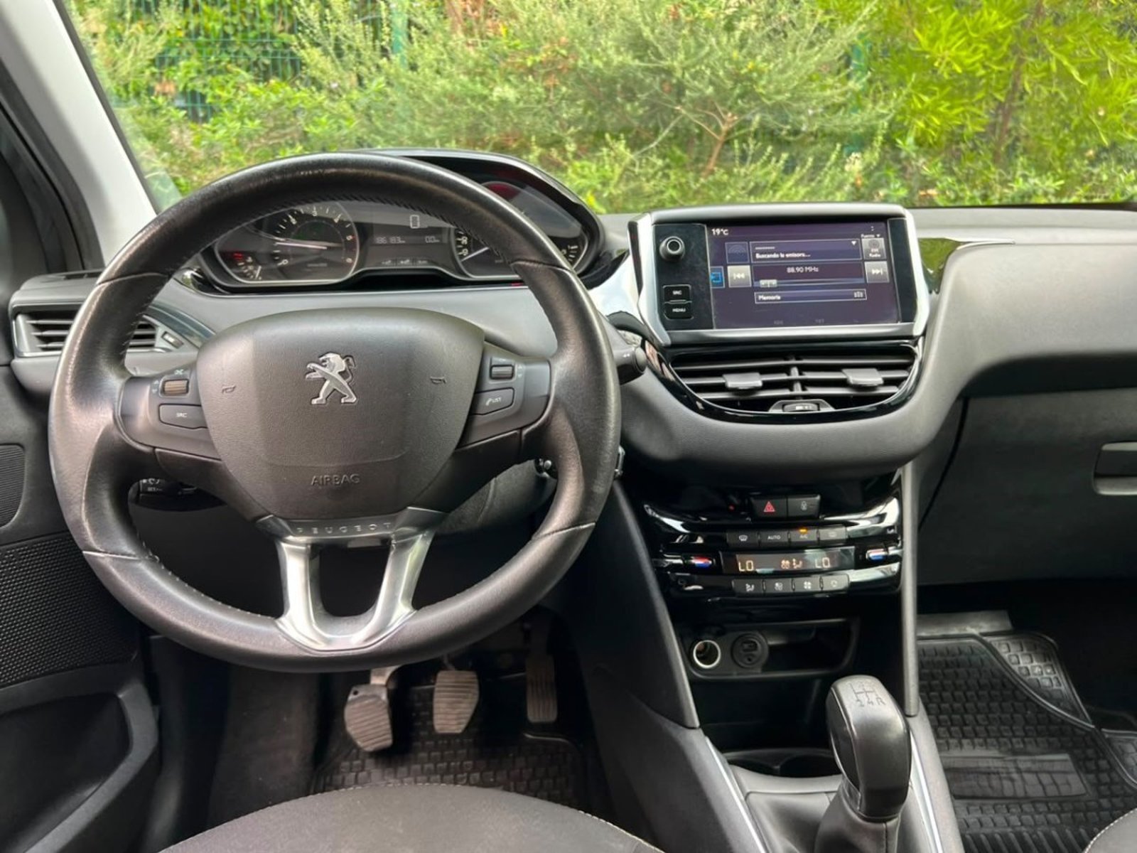 Peugeot 208 ACTIVE HDI 1.6 MT 2017 - Imagen 10 de 10