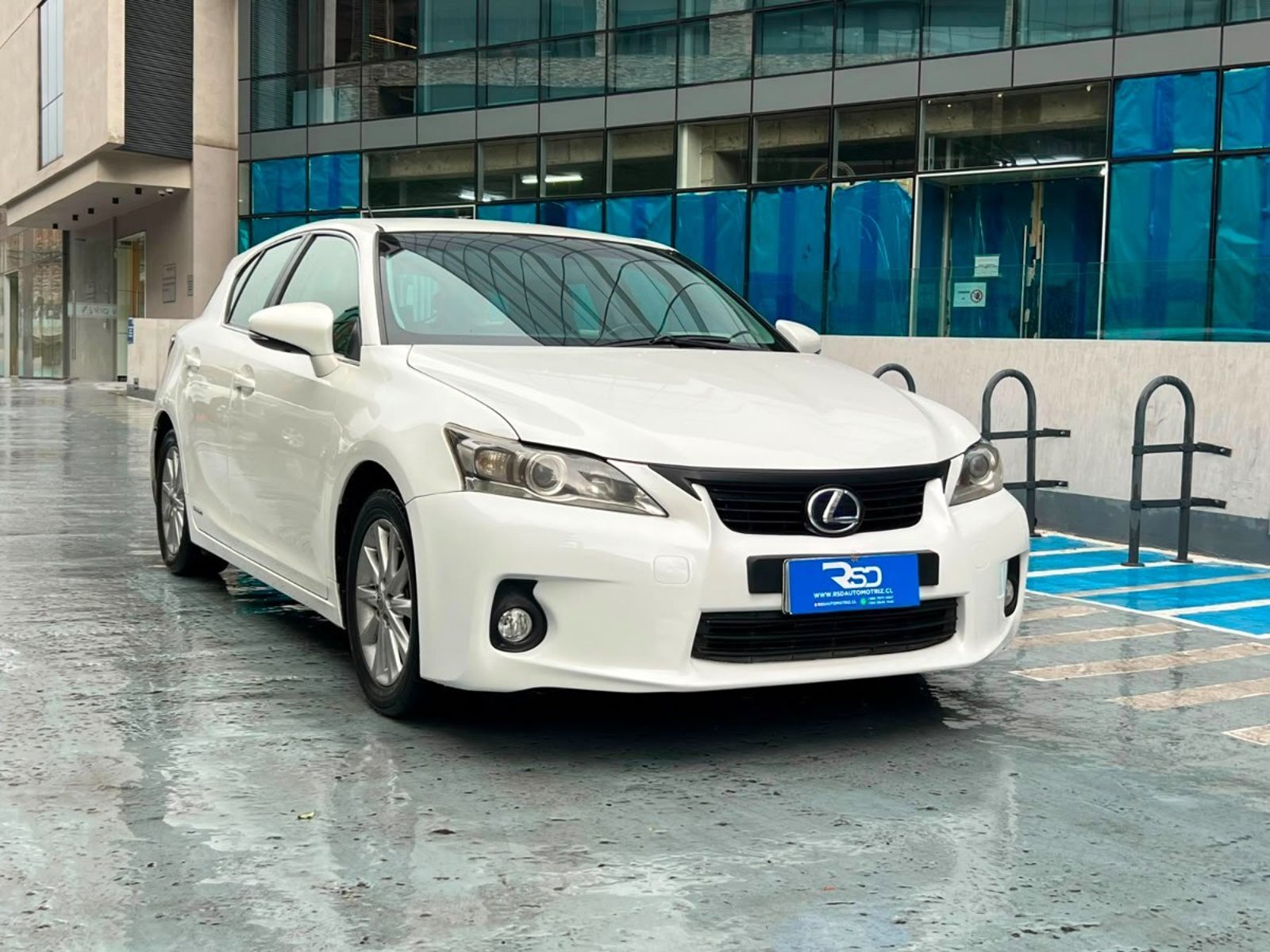 Lexus CT200H 1.8 AT 2012 - Foto 3 de 10