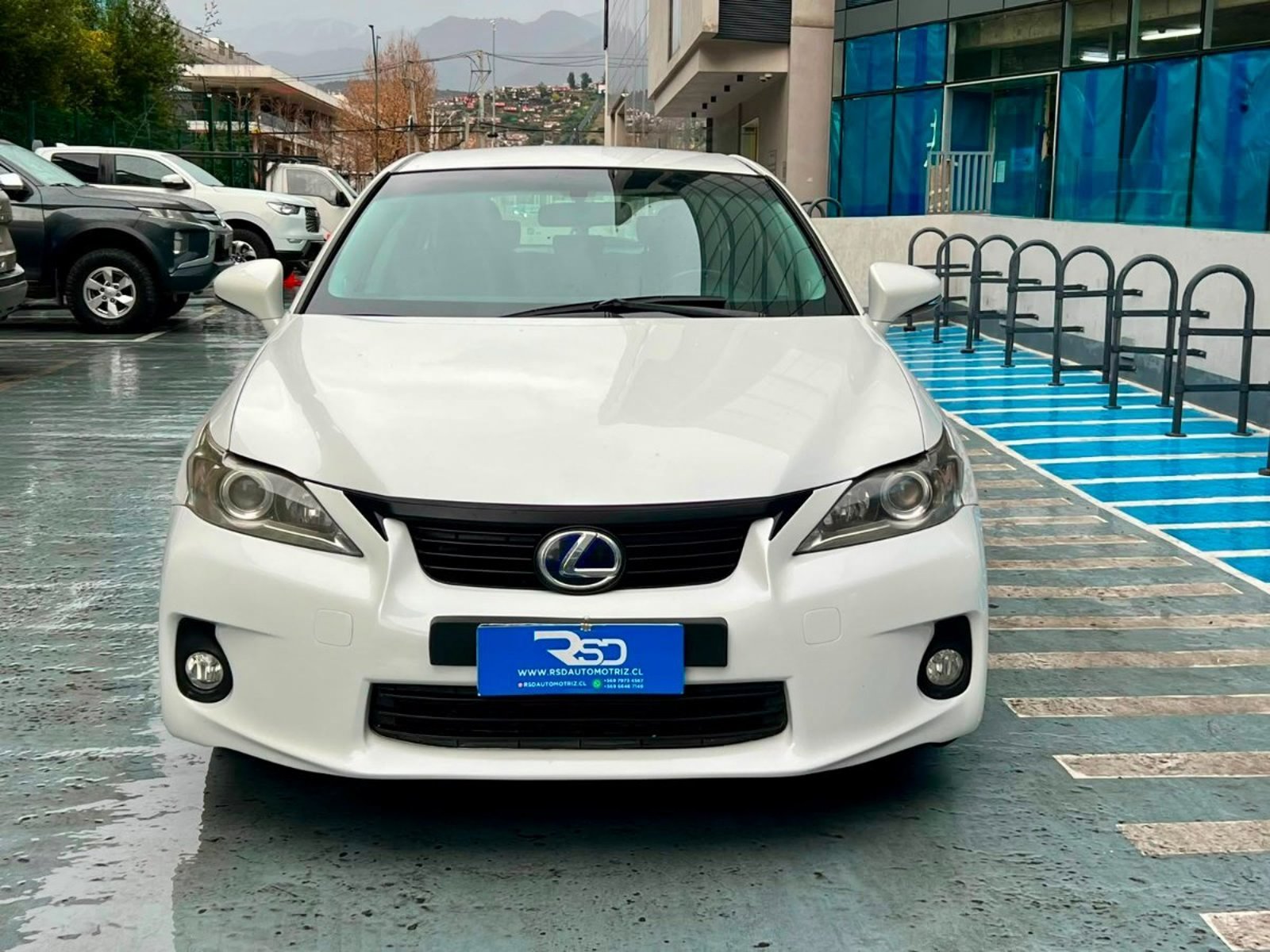 Lexus CT200H 1.8 AT 2012 - Foto 2 de 10