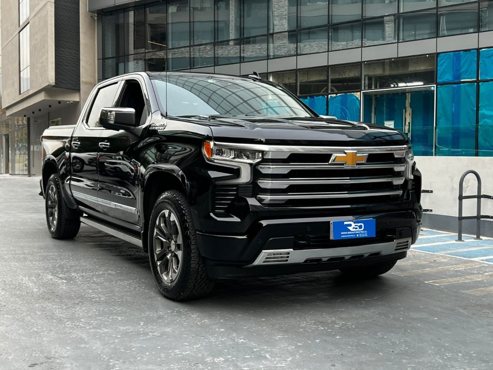Chevrolet SILVERADO HIGH COUNTRY 3.0 DIESEL 2023 - Foto 3 de 10