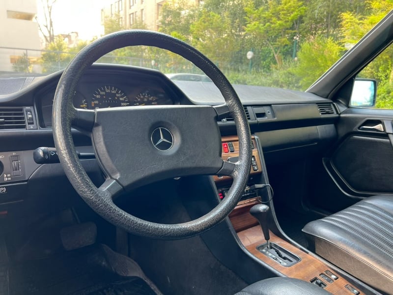 Mercedes-Benz 300E W124 1985 - Imagen 9 de 10