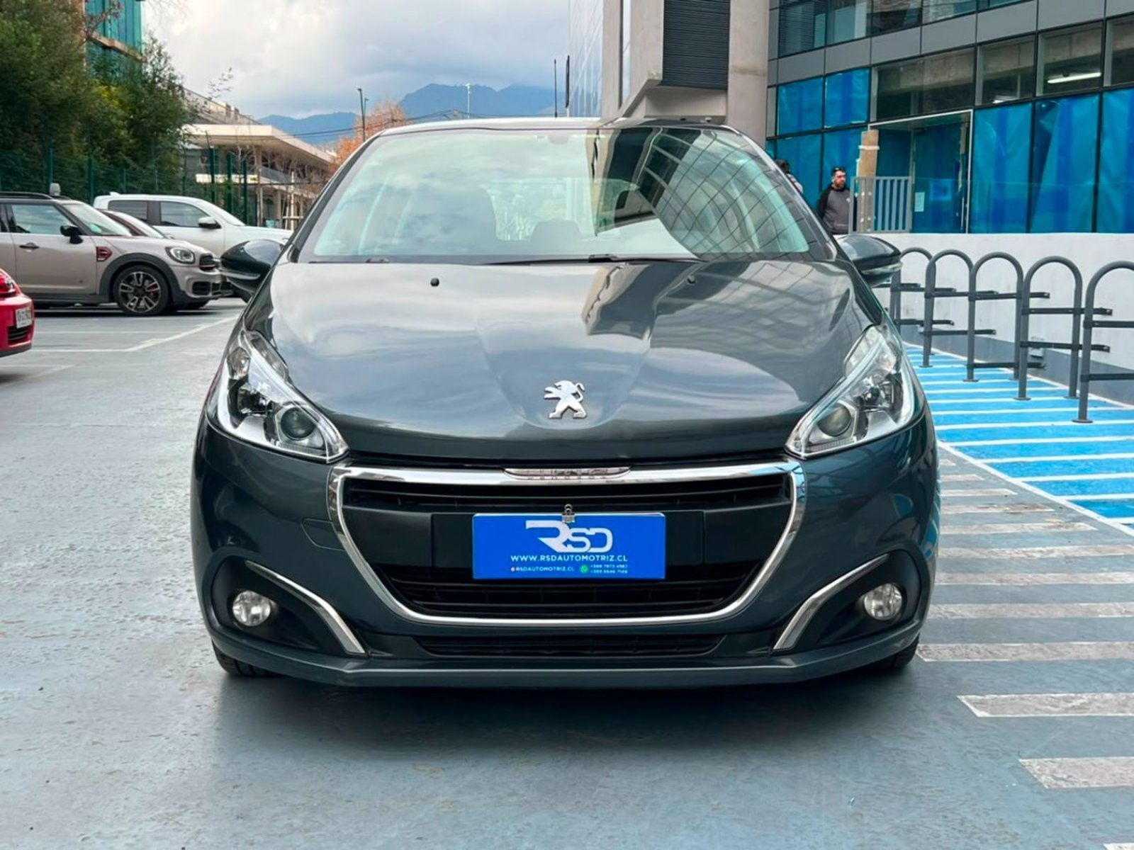 Peugeot 208 ACTIVE HDI 1.6 MT 2017 - Foto 2 de 10